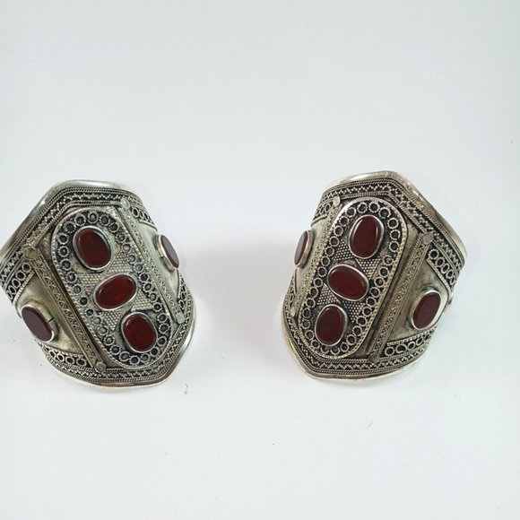Single Afghan Kuchi Cuff Bracelet: Tribal Silver Handcuff with Brown Glass Stone - Picture 3 of 7